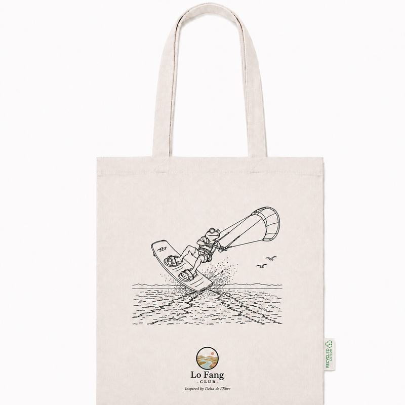 Bossa tote de cotó reciclat Lo Fang Club amb il·lustració de granota kitesurfista inspirada en el Delta de l’Ebre